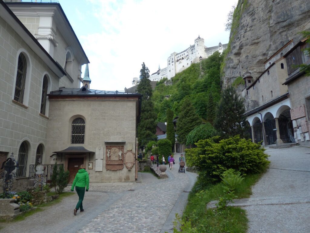 15MinStadtSalzburg old-graveyard (c) pixabay_Hansjpg