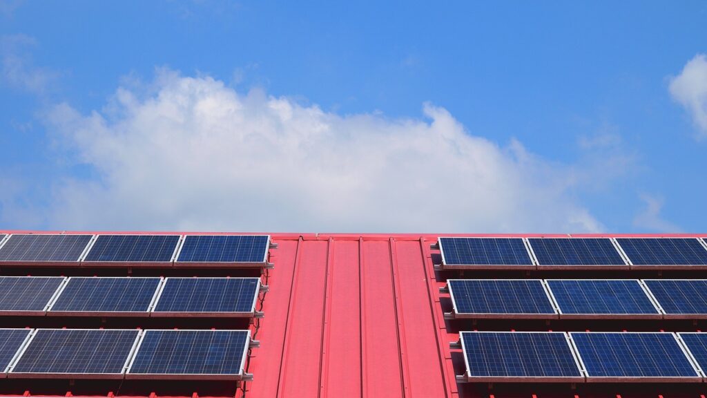 Solarenergieanlagen sind für neue Gebäude in Zukunft verpflichtend. Bestandsgebäude sollen soweit möglich nachgerüstet werden. 