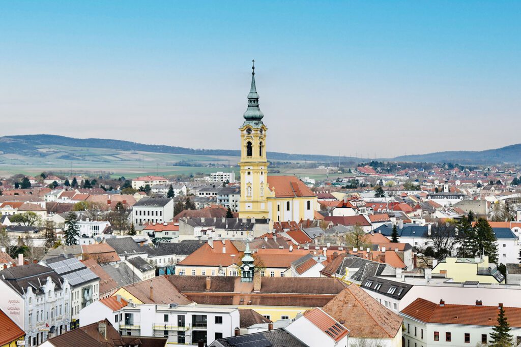 Luftaufnahme der österreichischen Stadt Stockerau