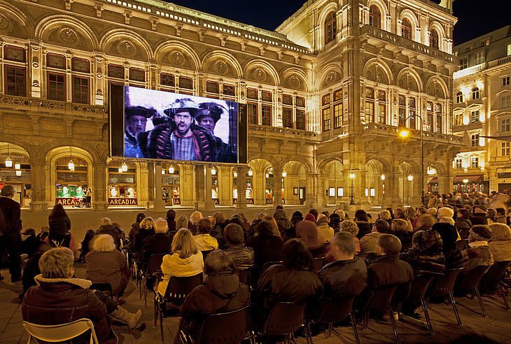 Wien_Oper Public Viewing live am platz